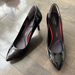 Rockport black patent pump size US 9